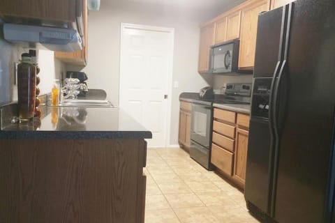 McKinley House - Gym, Garage and Fenced Yard House in Amarillo