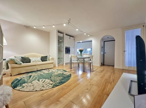 TV and multimedia, Living room, Seating area, Dining area, oven