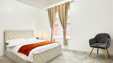 Bed, Photo of the whole room, Bedroom