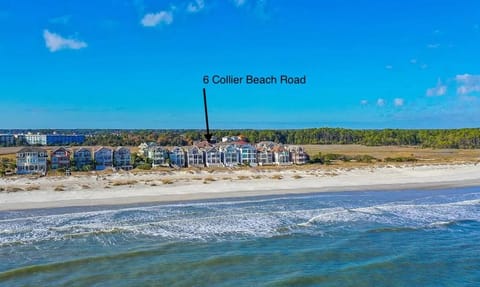 6 Collier Beach Road- Oceanfront, Large Pool, Elevator, FREE Activities Included House in Singleton Beach