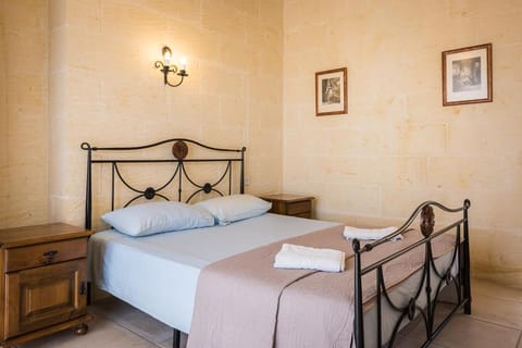 4 Bedroom Farmhouse with Private Pool & Views House in Malta