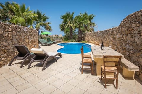 4 Bedroom Farmhouse with Private Pool & Views House in Malta