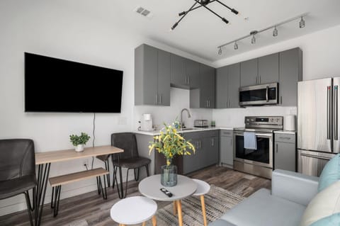 TV and multimedia, Kitchen or kitchenette, Living room, Dining area, dishwasher, oven, stove