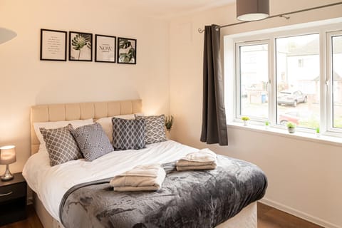 Spacious 5-Bedroom House in Banbury - Ideal for Families, Groups & Business Travelers House in Banbury