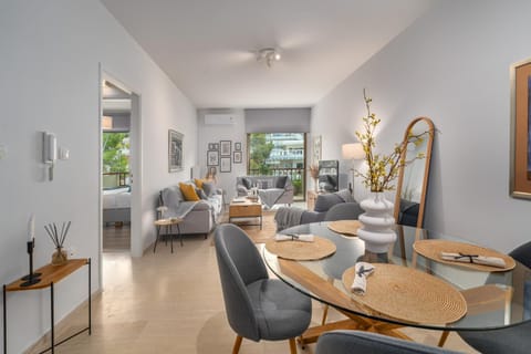 Seating area, Dining area