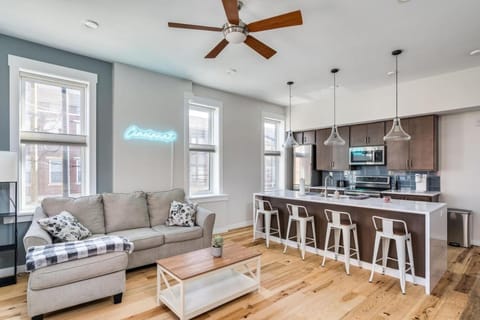 Top Rated - Free Parking - 1-br Condo OTR House in Over The Rhine