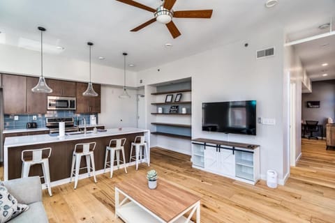 Top Rated - Free Parking - 1-br Condo OTR House in Over The Rhine