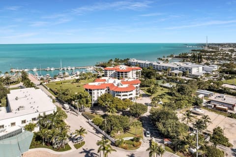 Iconic Faro Blanco Pet Friendly Condo Apartment in Marathon