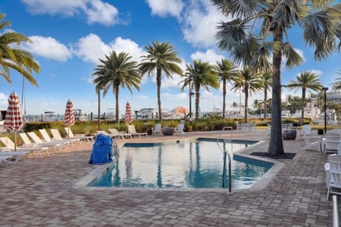 Iconic Faro Blanco Pet Friendly Condo Apartment in Marathon