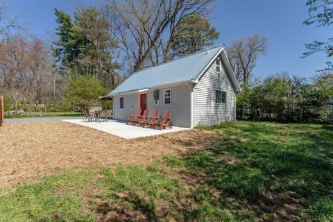 Sweet Tea Cottage 1BR and Loft House in Murfreesboro