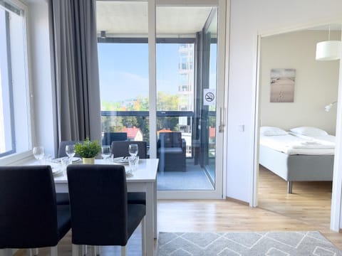 Bed, View (from property/room), Balcony/Terrace, Living room, Seating area, Dining area, Bedroom, towels