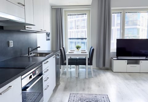 TV and multimedia, Kitchen or kitchenette, Dining area, dishwasher, oven, stove