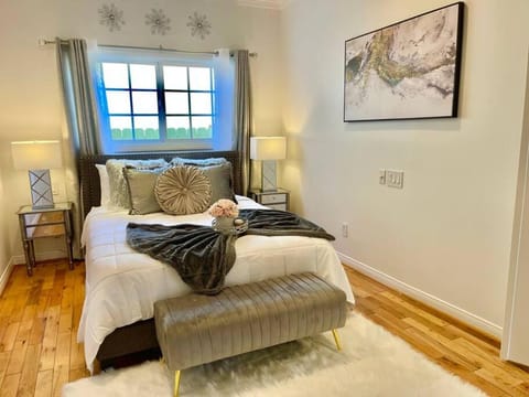 New Charming Spacious Disneyland Pool Home House in Santa Ana