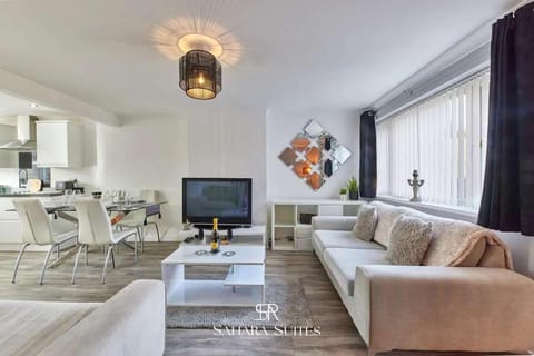 TV and multimedia, Living room, Seating area, Dining area