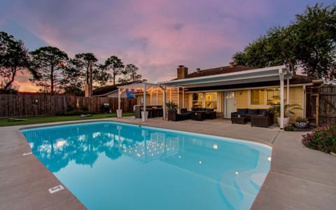 Your Houston Vacation Getaway 3-BD Pool Patio House in Pearland