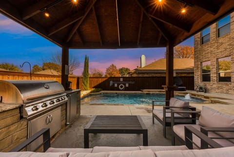 Valley Vista Luxury Retreat w Pool Cinema Games House in Lewisville