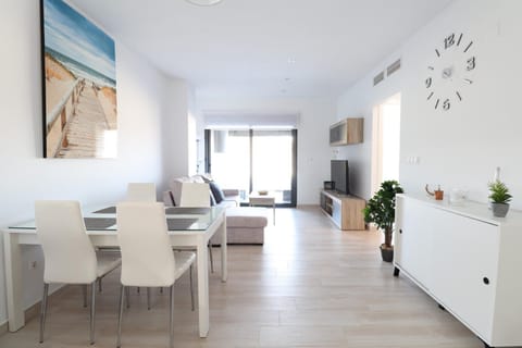 TV and multimedia, Seating area, Dining area