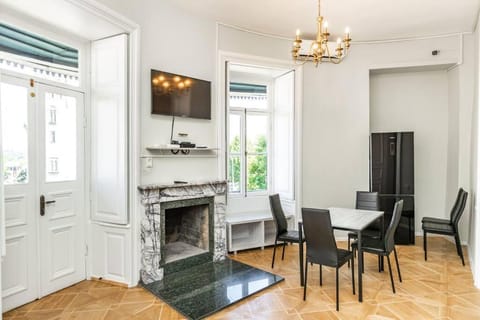 TV and multimedia, Kitchen or kitchenette, Living room, Seating area, Dining area, minibar, air conditioner