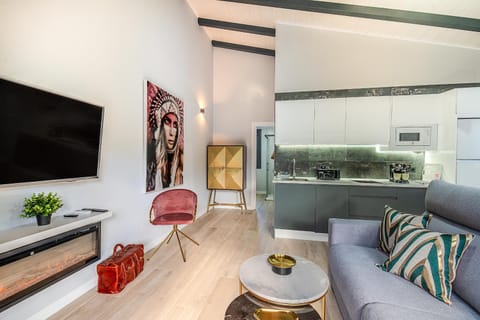TV and multimedia, Kitchen or kitchenette, Living room