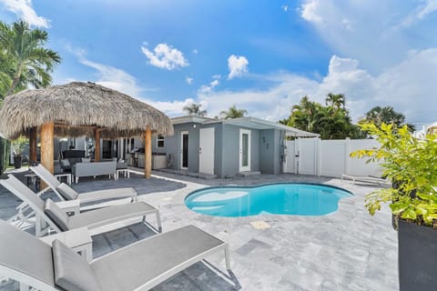 Modern Home in FTL Hot Tub & Dogs Welcome House in Oakland Park