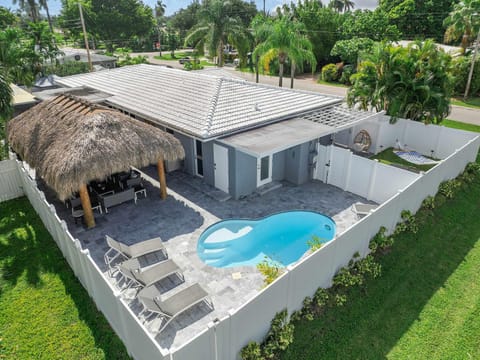 Modern Home in FTL Hot Tub & Dogs Welcome House in Oakland Park