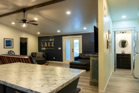 Lakefront The Bunkhouse - 32 House in Lake Texoma