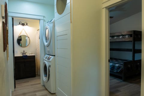 Lakefront The Bunkhouse - 32 House in Lake Texoma