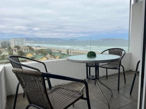 Natural landscape, Balcony/Terrace, Sea view