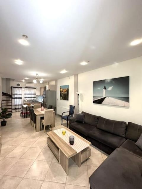 Tide and Tonic spacious 1bd apartment with extra Loft Style Sleeping Area, Paleo Faliro Apartment in Alimos