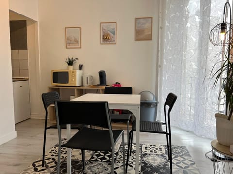 Dining area, kitchen