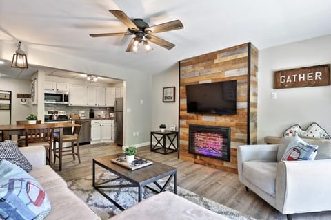 Kitchen or kitchenette, Living room, Dining area