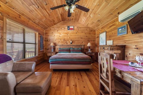 Enchanted Rockview Cabins Cabin in Rio Grande