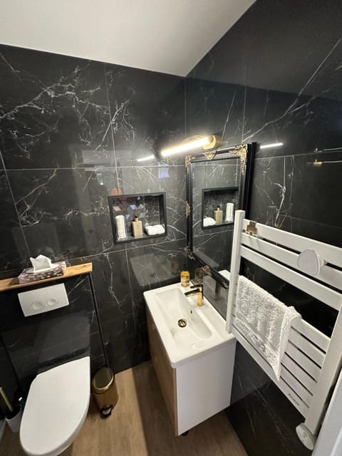 Chambre indépendante rénovée proche DisneyLand Paris Bed and Breakfast in Île-de-France