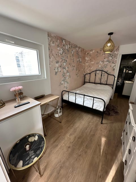 Chambre indépendante rénovée proche DisneyLand Paris Bed and Breakfast in Île-de-France