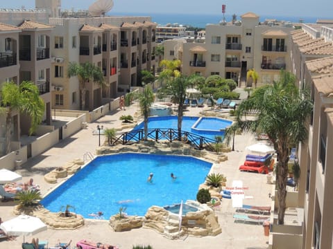 Property building, Sea view, Swimming pool, sunbed