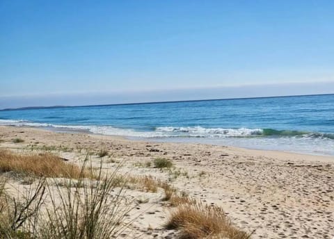 Ocean Breeze - Sleeps 12 House in Scamander