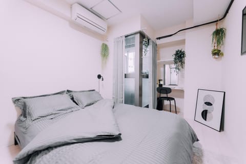 Bed, Photo of the whole room, Bedroom, air conditioner