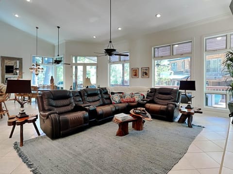 Living room, Seating area, furniture