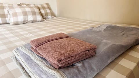 Bedroom, towels
