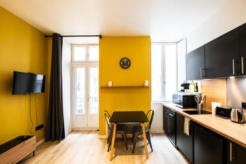 Kitchen or kitchenette, Living room, Dining area