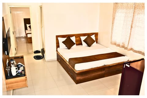 Bed, TV and multimedia, Photo of the whole room