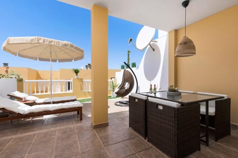 View (from property/room), Balcony/Terrace, Balcony/Terrace, sunbed
