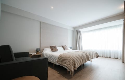 Bed, Photo of the whole room, Bedroom, air conditioner