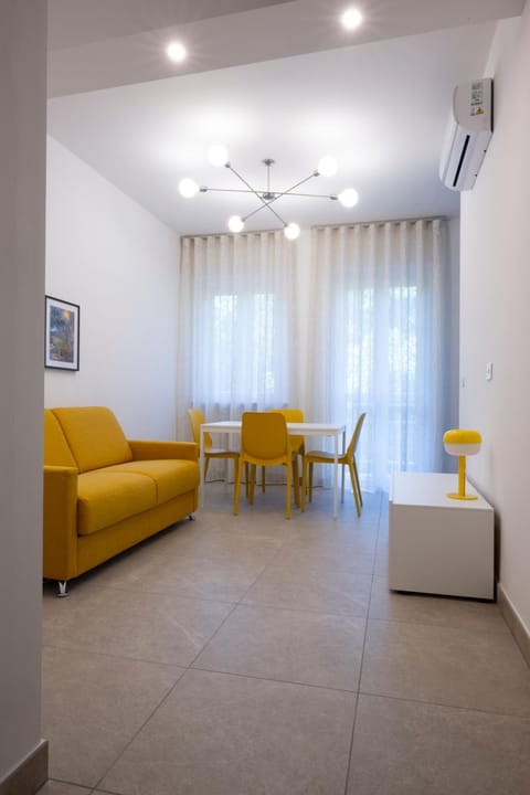 TV and multimedia, Living room, Seating area, air conditioner