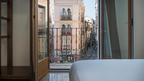 Bed, Day, View (from property/room), Balcony/Terrace, Photo of the whole room, Bedroom, Quiet street view
