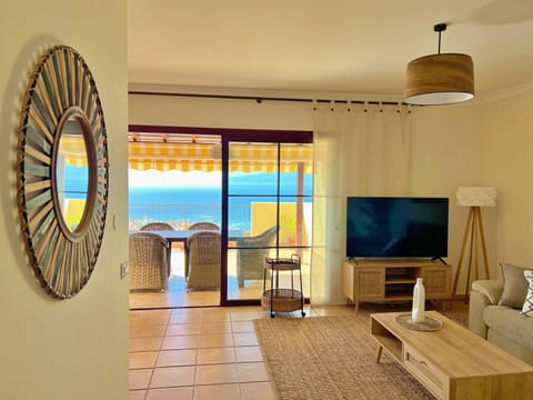 Natural landscape, TV and multimedia, Living room, Sea view