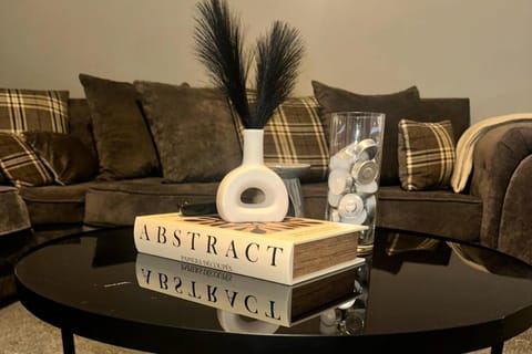 City Chic Retreat In Birmingham Apartment in Solihull