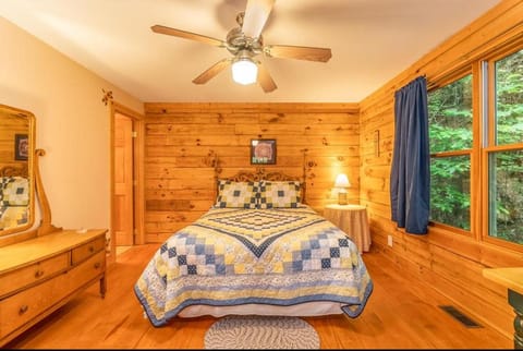 Hummingbird Hollow House in Swain County