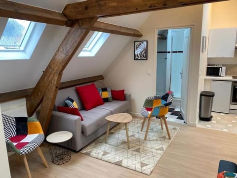 Kitchen or kitchenette, Living room, Seating area, Dining area, oven, stove