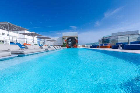 Pool view, Swimming pool, sunbed